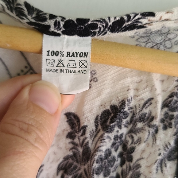 Boutique flowy top - Picture 6 of 7